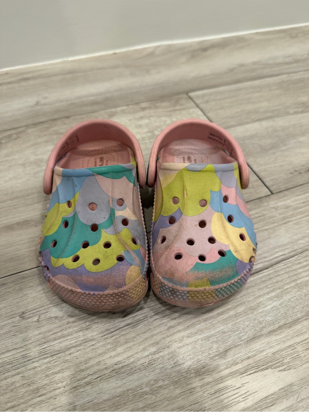 CROCS Kids Clog in Pastel Pink with Multicolor Scallop Pattern